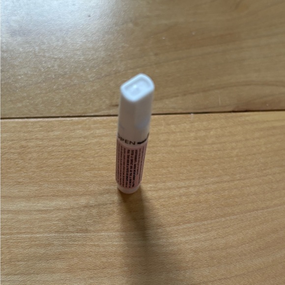 Glamnetic Mini Nail Glue - Picture 3 of 4